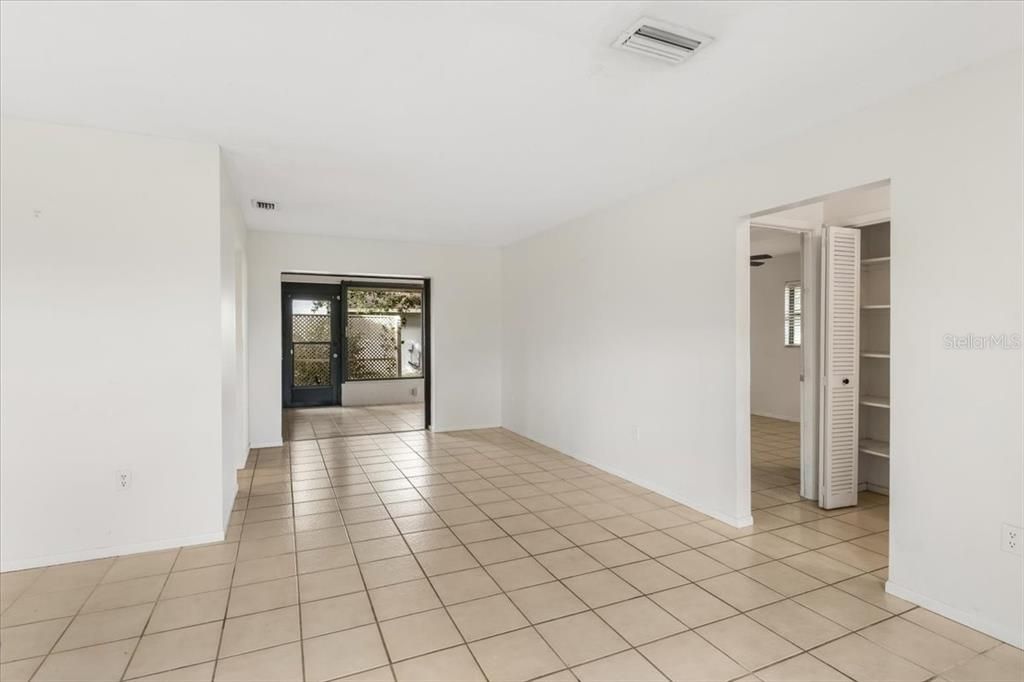 For Sale: $319,000 (3 beds, 2 baths, 2138 Square Feet)
