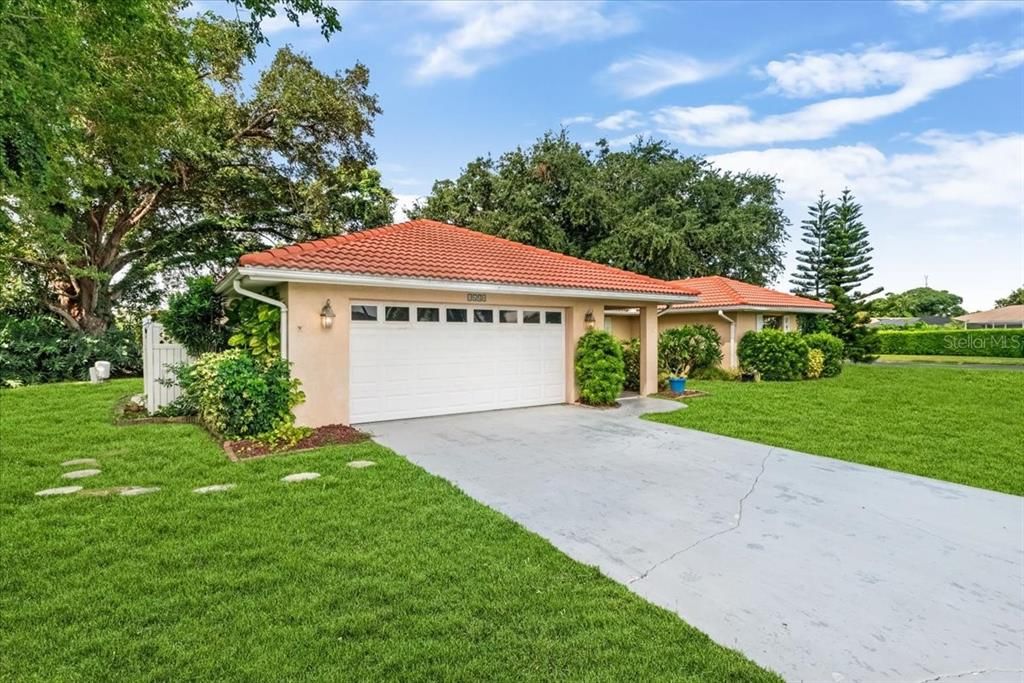 For Sale: $319,000 (3 beds, 2 baths, 2138 Square Feet)