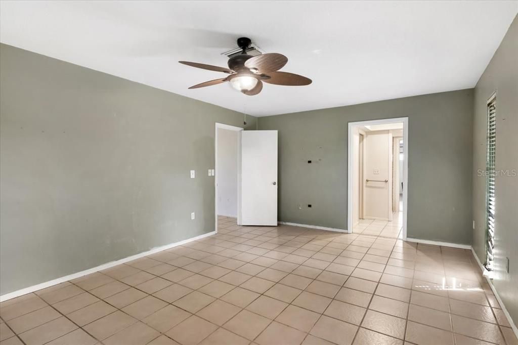 For Sale: $319,000 (3 beds, 2 baths, 2138 Square Feet)