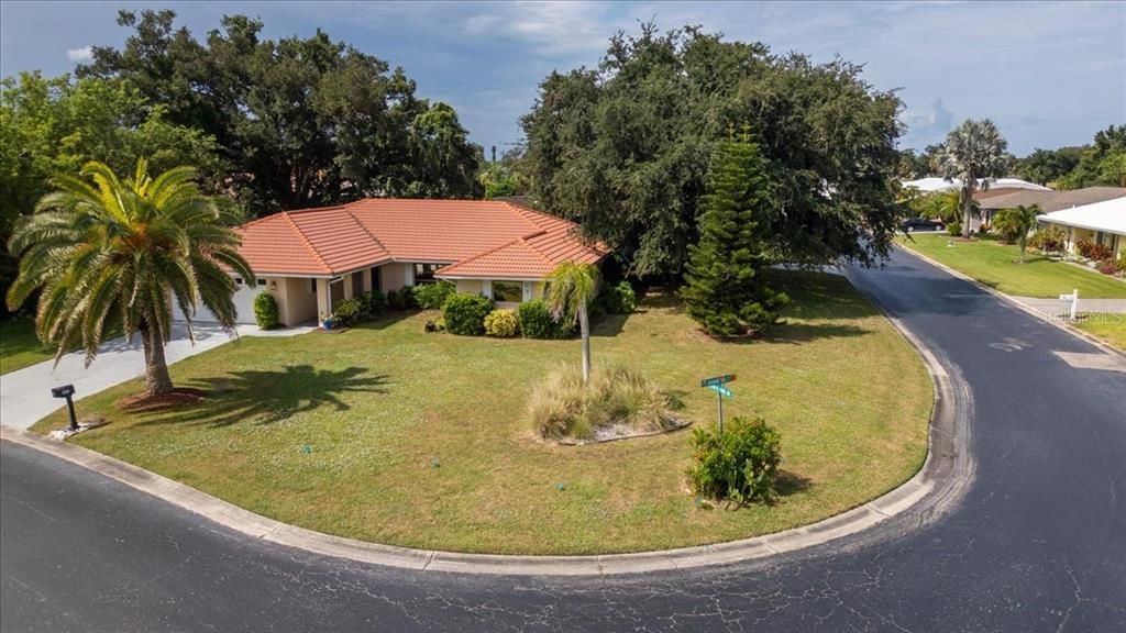 For Sale: $319,000 (3 beds, 2 baths, 2138 Square Feet)