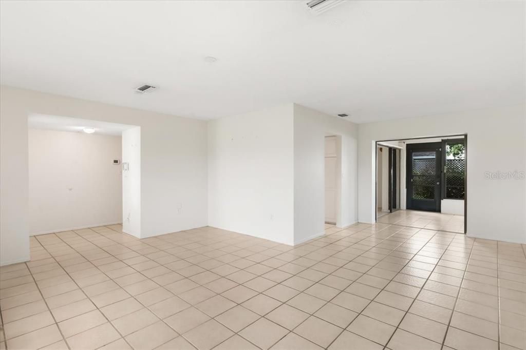 For Sale: $319,000 (3 beds, 2 baths, 2138 Square Feet)