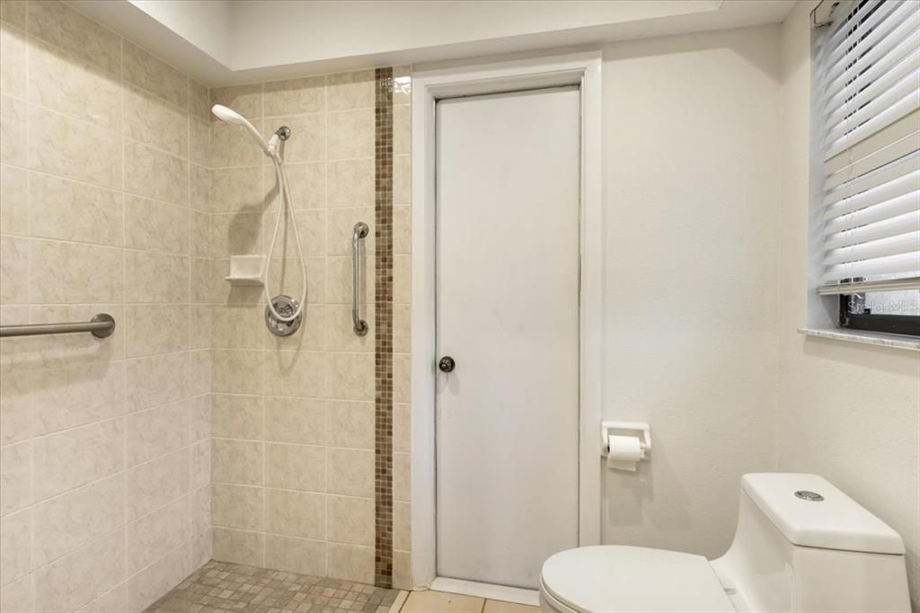 For Sale: $319,000 (3 beds, 2 baths, 2138 Square Feet)