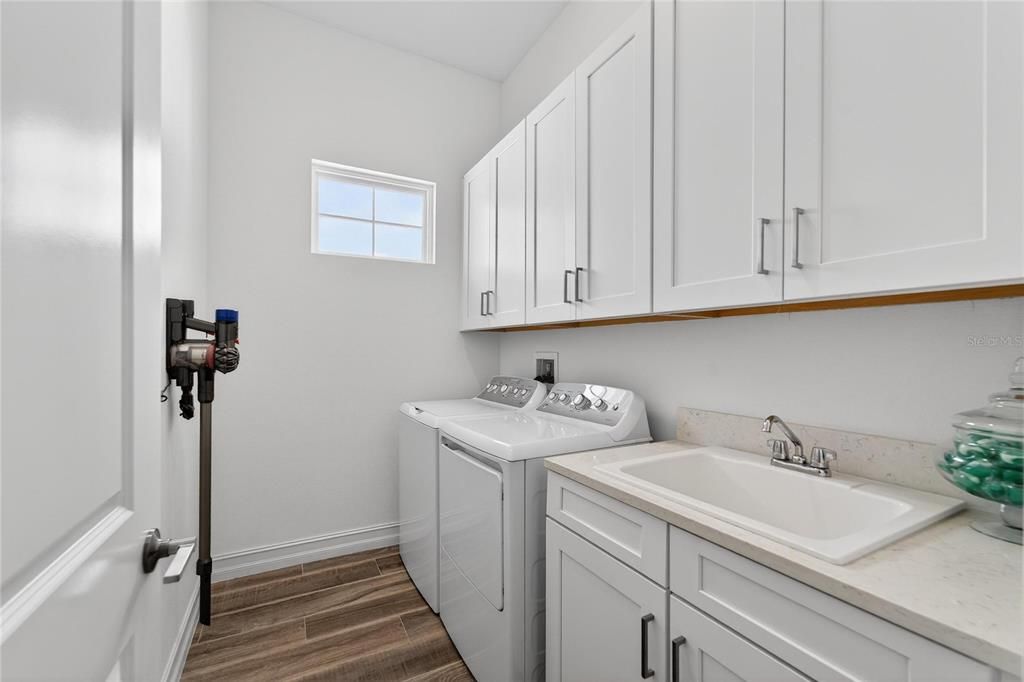 For Rent: $3,500 (3 beds, 2 baths, 1985 Square Feet)