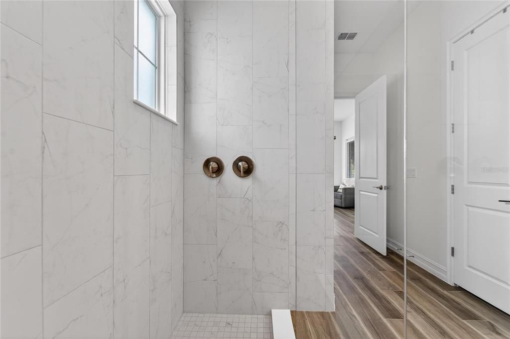 For Rent: $3,500 (3 beds, 2 baths, 1985 Square Feet)