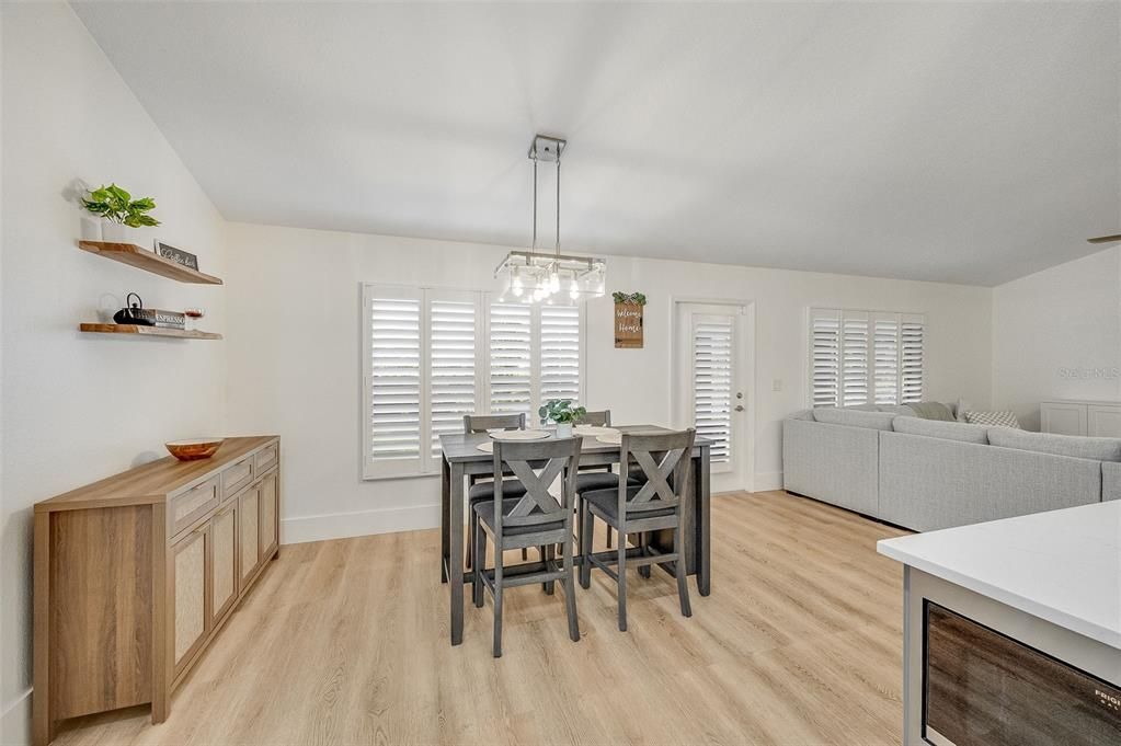 En Venta: $449,900 (4 camas, 2 baños, 1754 Pies cuadrados)