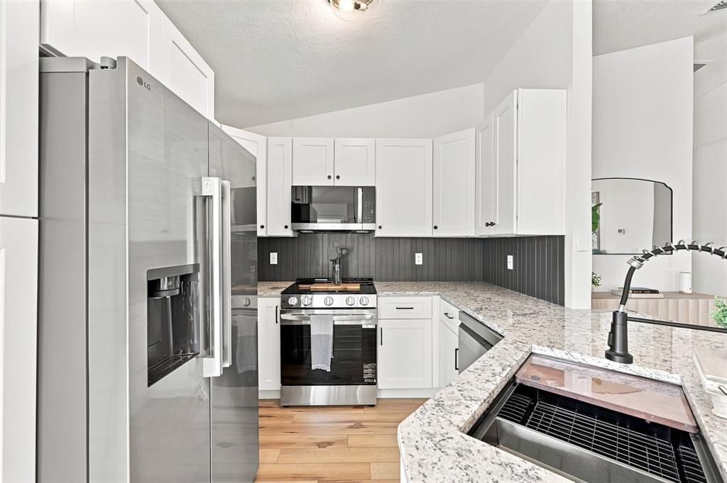 For Sale: $270,000 (3 beds, 2 baths, 1151 Square Feet)
