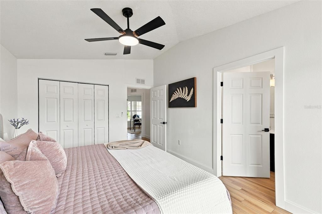 For Sale: $270,000 (3 beds, 2 baths, 1151 Square Feet)