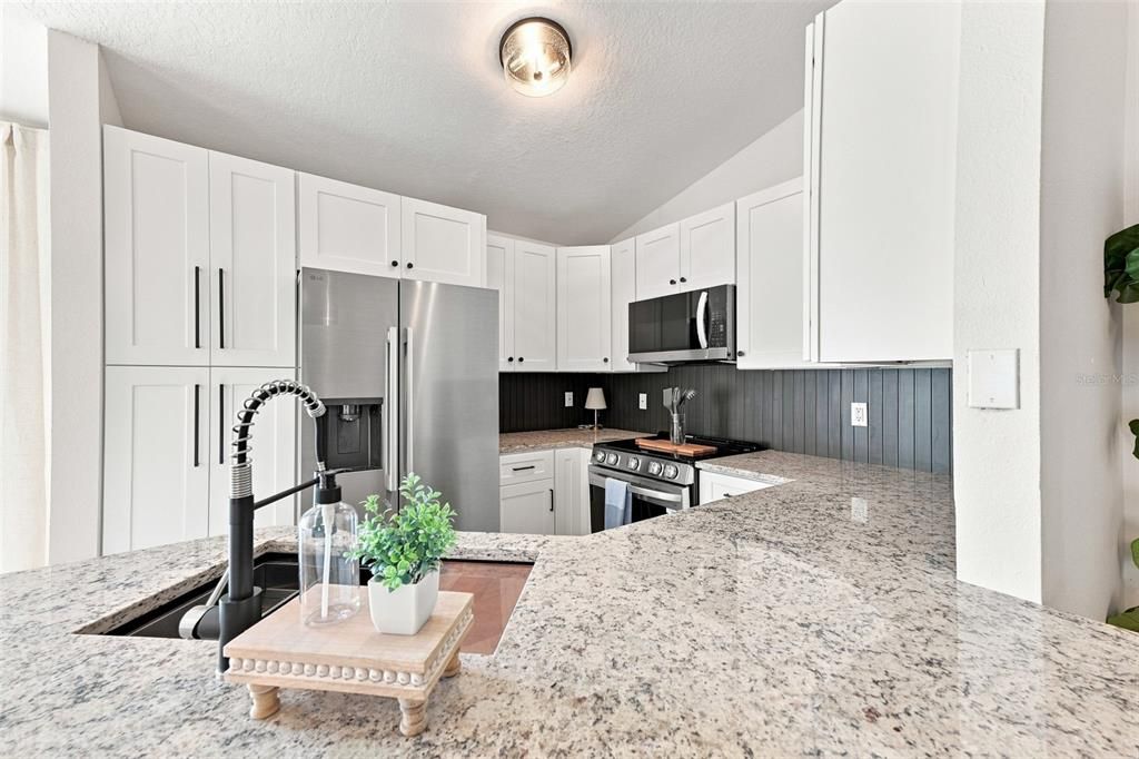 For Sale: $270,000 (3 beds, 2 baths, 1151 Square Feet)