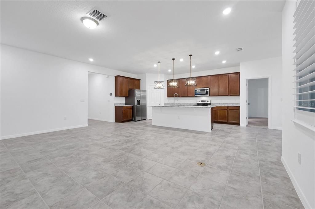 En Venta: $515,000 (4 camas, 3 baños, 2200 Pies cuadrados)