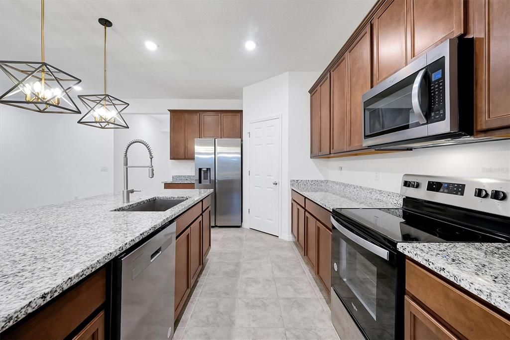 En Venta: $515,000 (4 camas, 3 baños, 2200 Pies cuadrados)