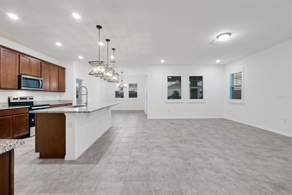 En Venta: $515,000 (4 camas, 3 baños, 2200 Pies cuadrados)