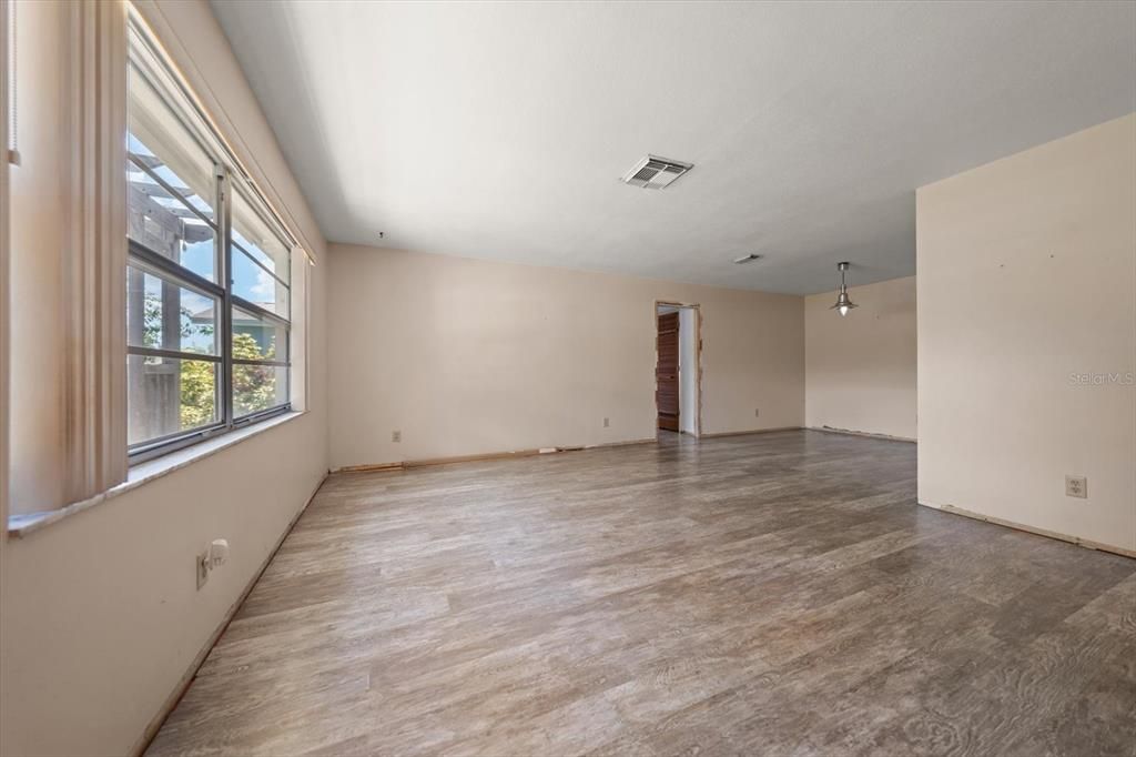 En Venta: $499,000 (3 camas, 2 baños, 1731 Pies cuadrados)