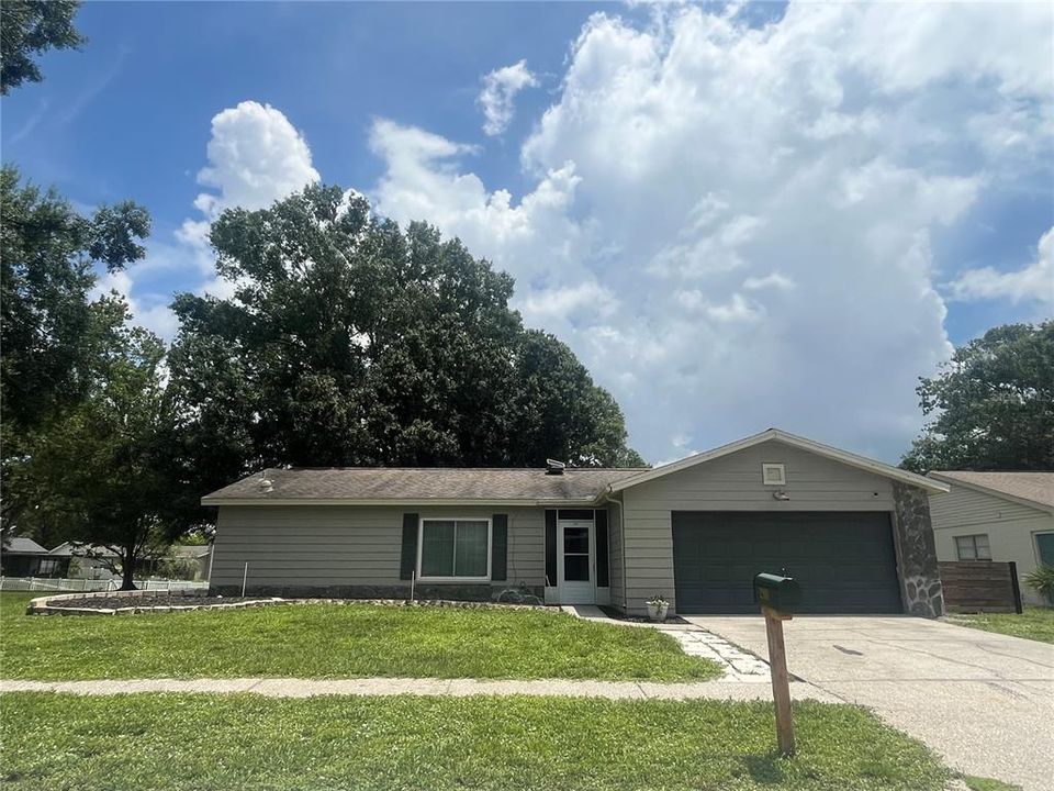 For Rent: $2,195 (3 beds, 2 baths, 1477 Square Feet)