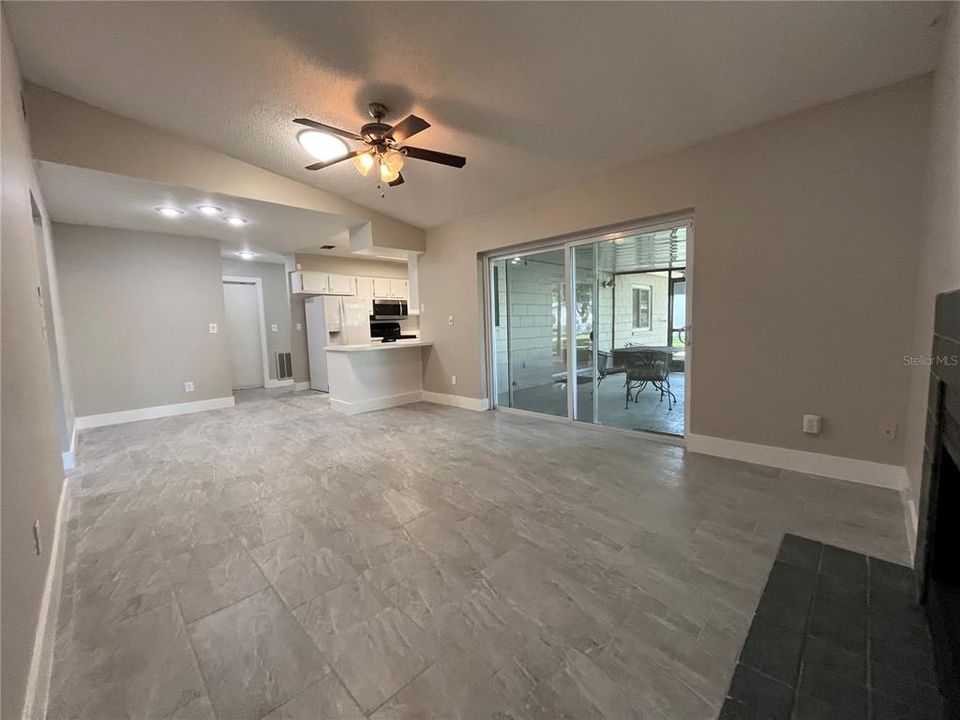 For Rent: $2,195 (3 beds, 2 baths, 1477 Square Feet)