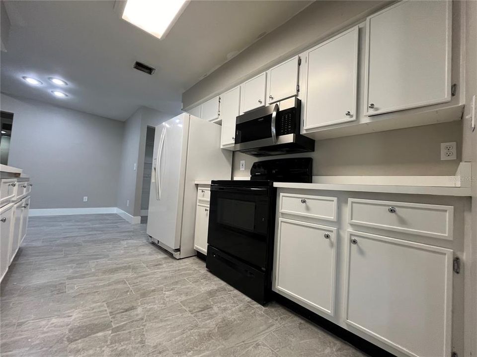 For Rent: $2,195 (3 beds, 2 baths, 1477 Square Feet)