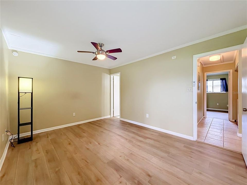 For Sale: $180,000 (2 beds, 2 baths, 992 Square Feet)