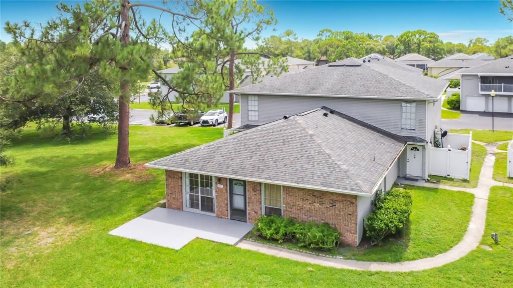 For Sale: $180,000 (2 beds, 2 baths, 992 Square Feet)