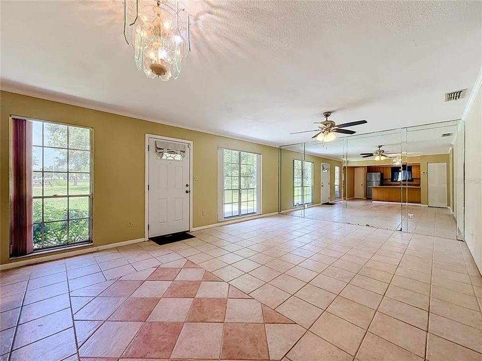 For Sale: $180,000 (2 beds, 2 baths, 992 Square Feet)