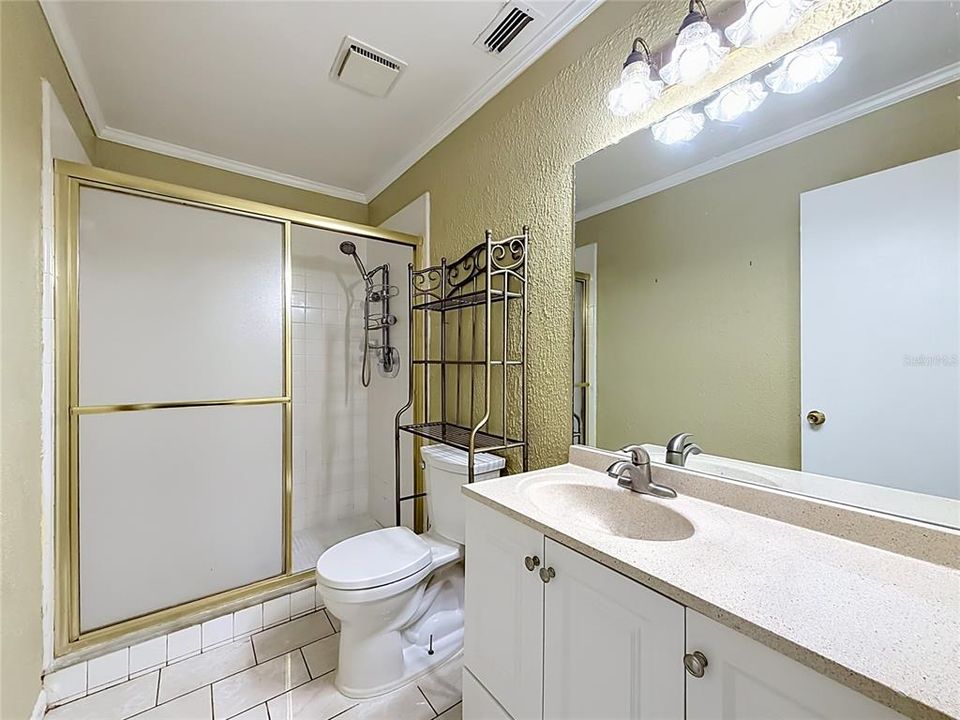 For Sale: $180,000 (2 beds, 2 baths, 992 Square Feet)