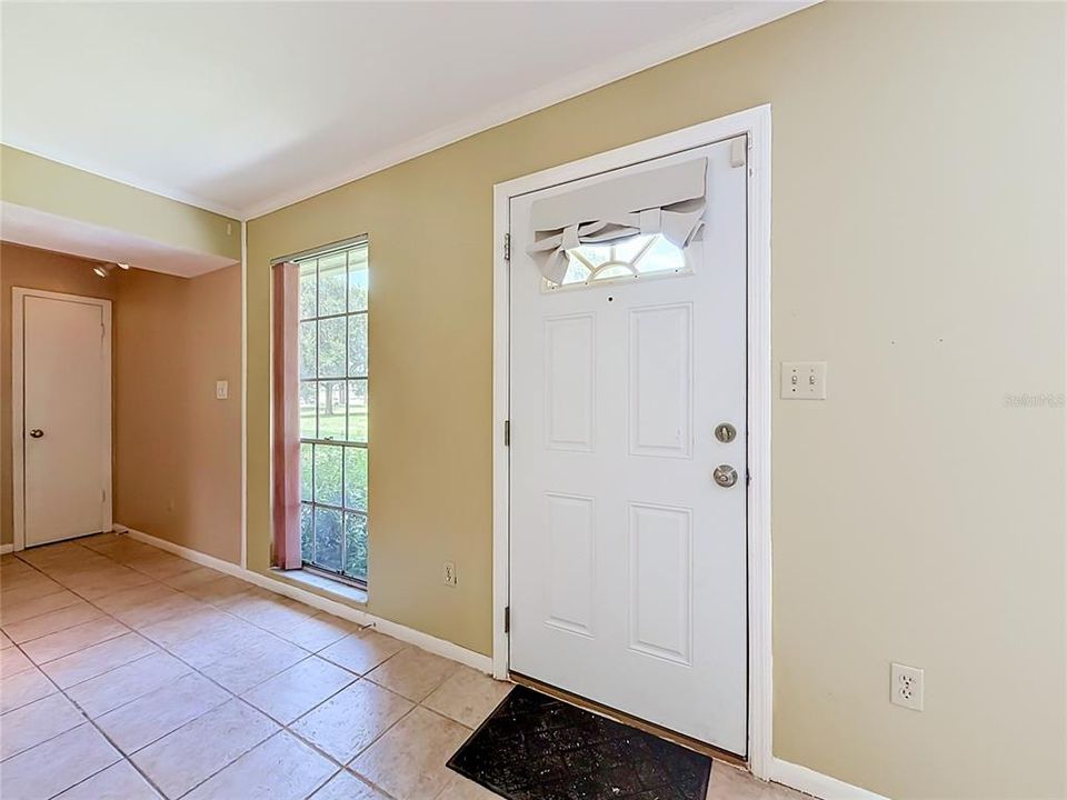 For Sale: $180,000 (2 beds, 2 baths, 992 Square Feet)