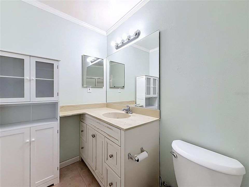 For Sale: $180,000 (2 beds, 2 baths, 992 Square Feet)
