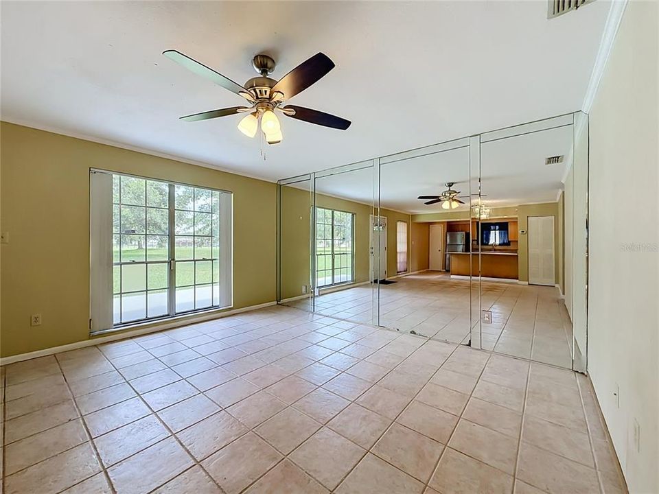 For Sale: $180,000 (2 beds, 2 baths, 992 Square Feet)