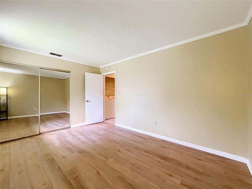 For Sale: $180,000 (2 beds, 2 baths, 992 Square Feet)