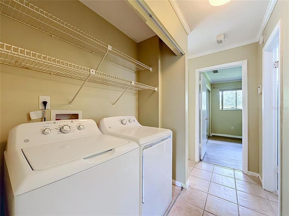 For Sale: $180,000 (2 beds, 2 baths, 992 Square Feet)
