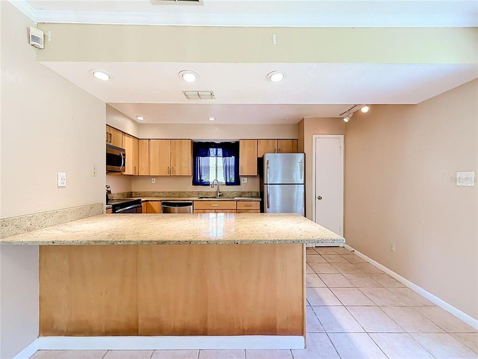 For Sale: $180,000 (2 beds, 2 baths, 992 Square Feet)