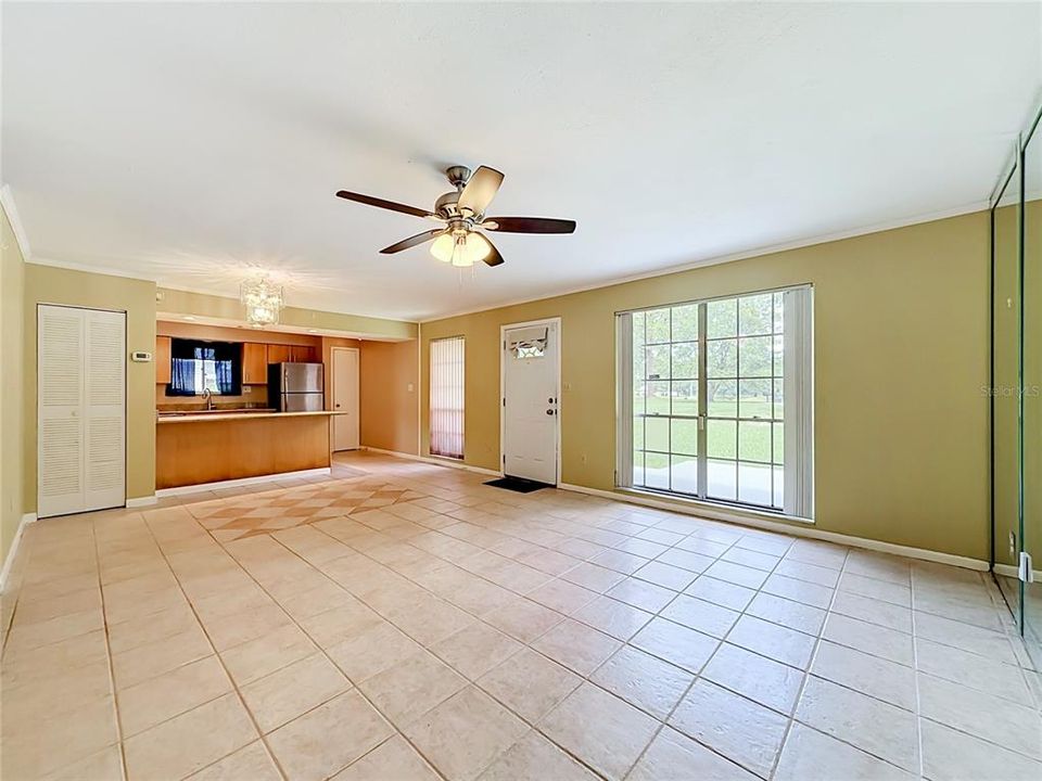 For Sale: $180,000 (2 beds, 2 baths, 992 Square Feet)