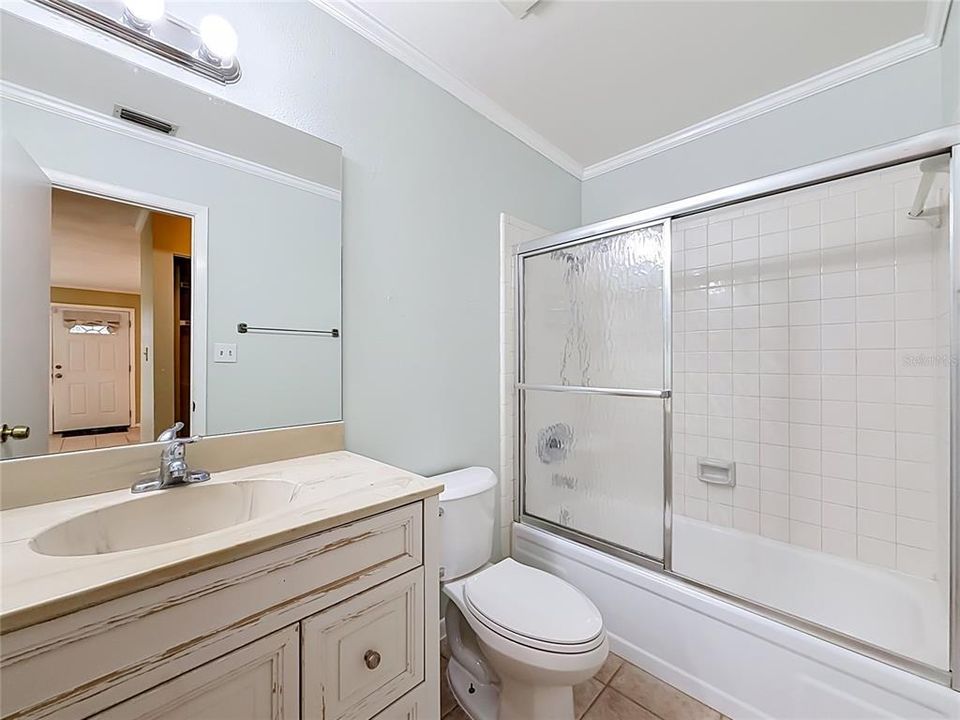 For Sale: $180,000 (2 beds, 2 baths, 992 Square Feet)