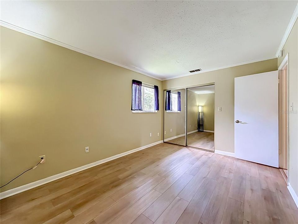 For Sale: $180,000 (2 beds, 2 baths, 992 Square Feet)