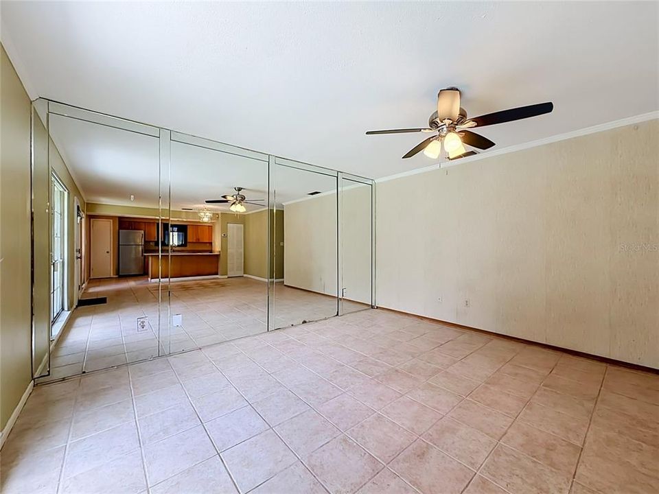 For Sale: $180,000 (2 beds, 2 baths, 992 Square Feet)