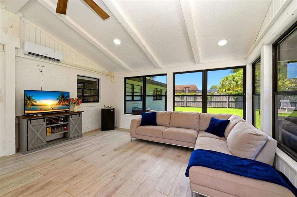 For Sale: $622,000 (4 beds, 2 baths, 1925 Square Feet)