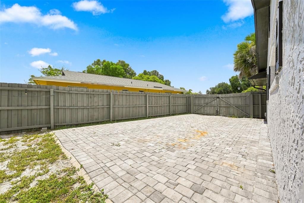 For Sale: $622,000 (4 beds, 2 baths, 1925 Square Feet)