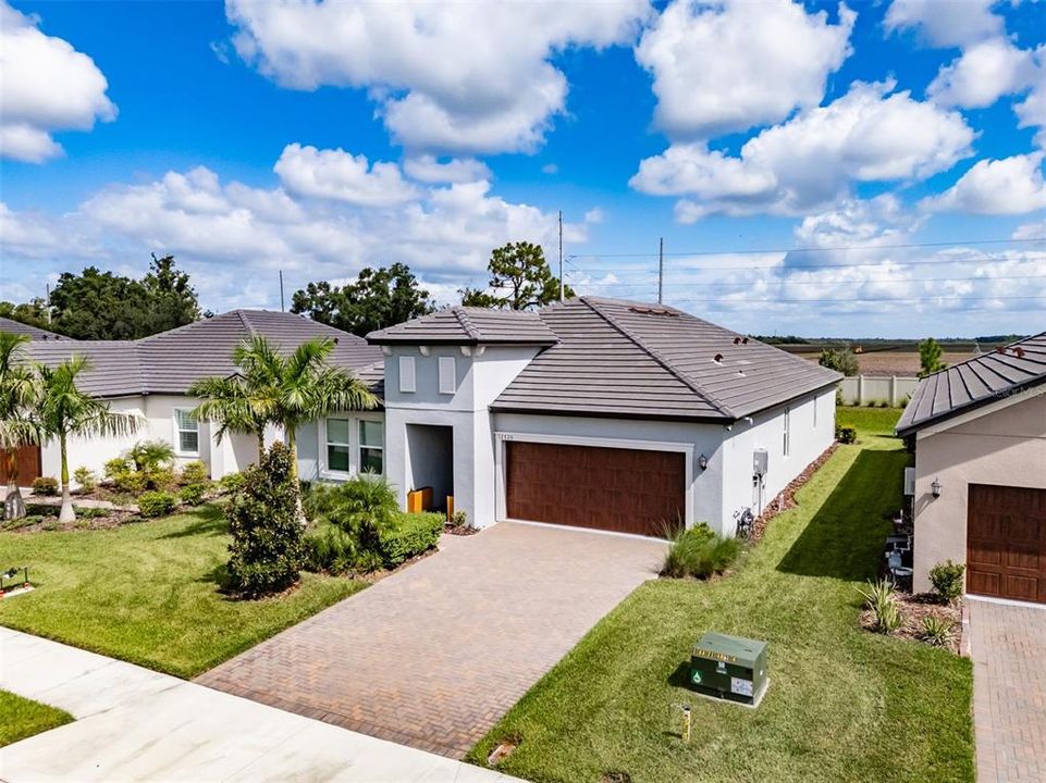 For Sale: $380,000 (2 beds, 2 baths, 1959 Square Feet)