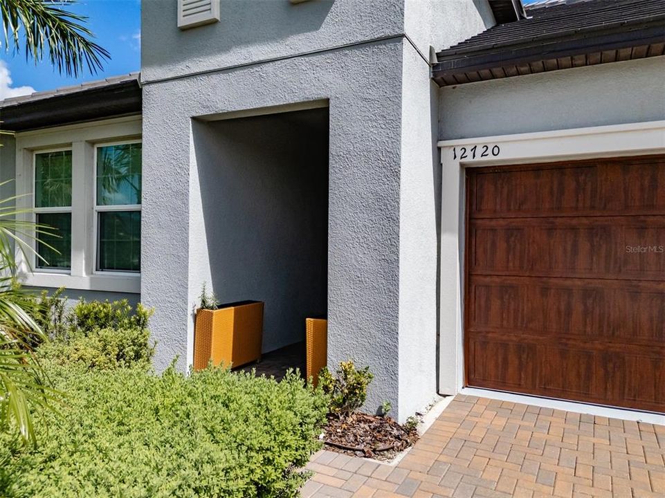 For Sale: $380,000 (2 beds, 2 baths, 1959 Square Feet)