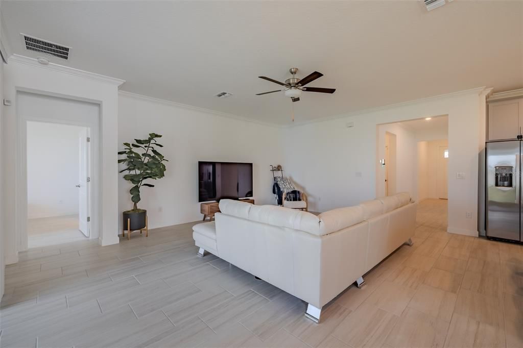 For Sale: $380,000 (2 beds, 2 baths, 1959 Square Feet)