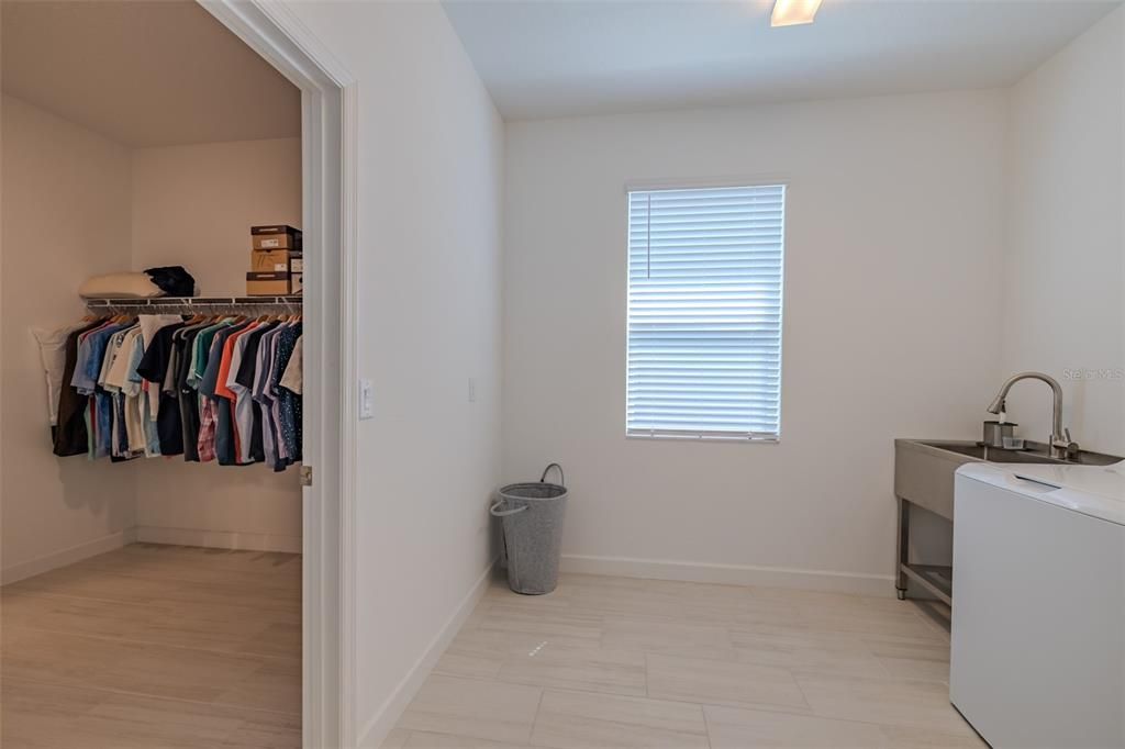For Sale: $380,000 (2 beds, 2 baths, 1959 Square Feet)