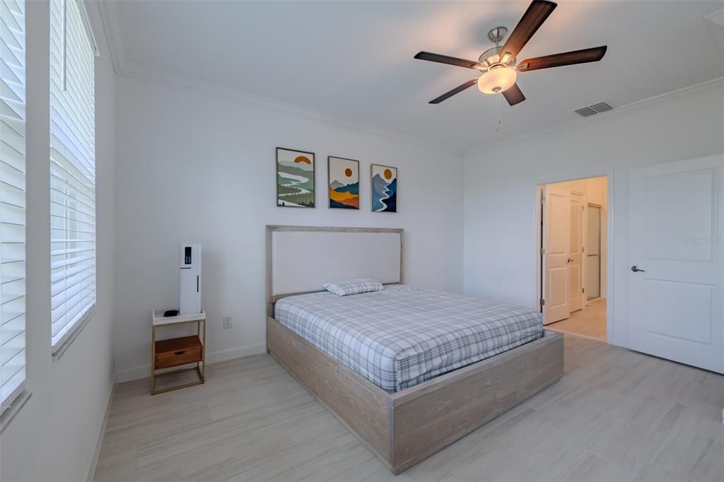 For Sale: $380,000 (2 beds, 2 baths, 1959 Square Feet)