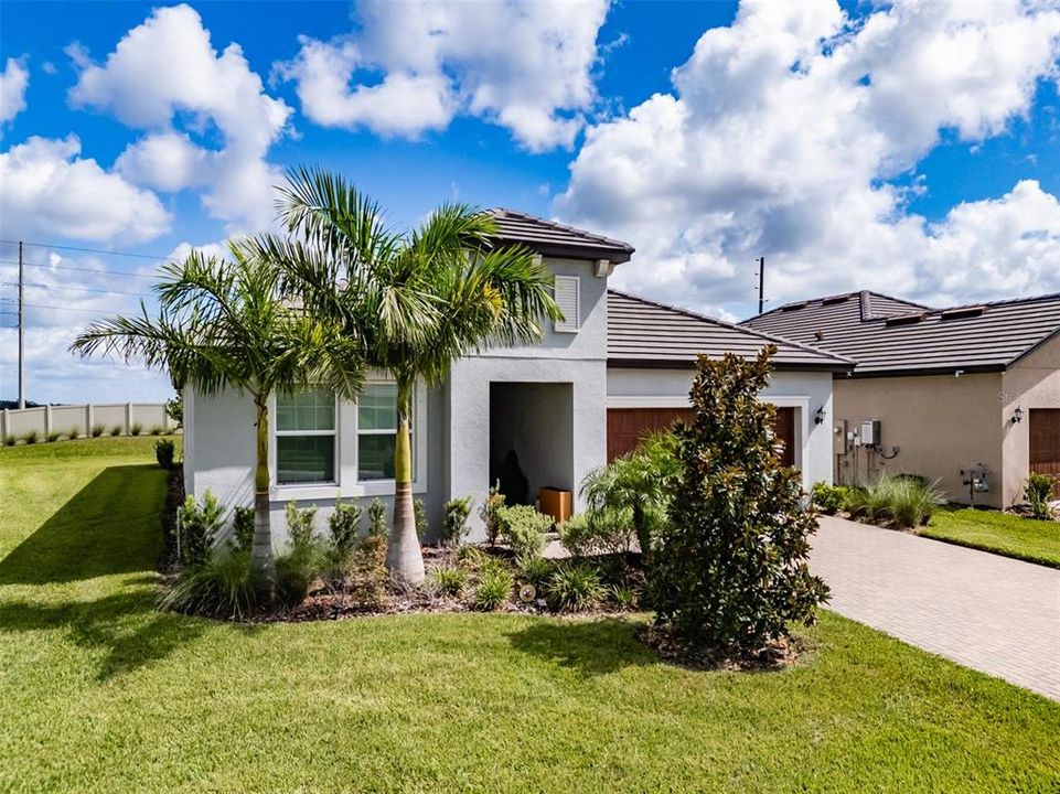 For Sale: $380,000 (2 beds, 2 baths, 1959 Square Feet)