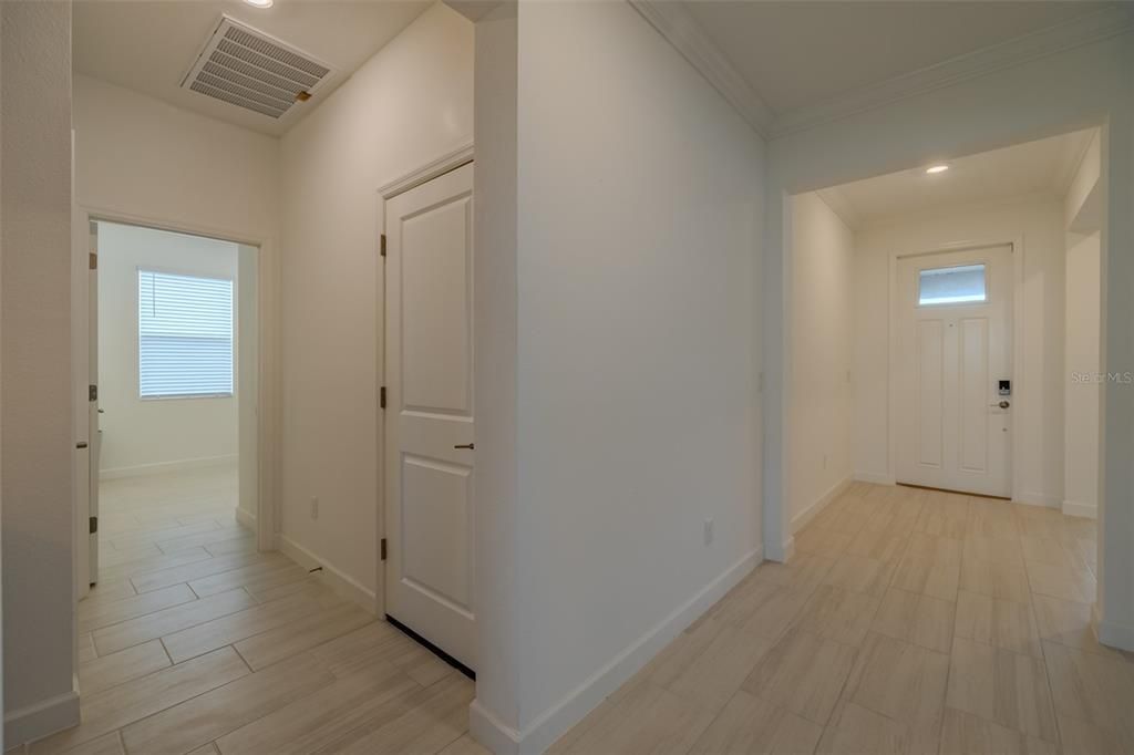 For Sale: $380,000 (2 beds, 2 baths, 1959 Square Feet)