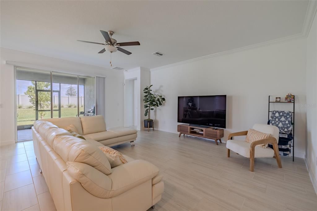 For Sale: $380,000 (2 beds, 2 baths, 1959 Square Feet)