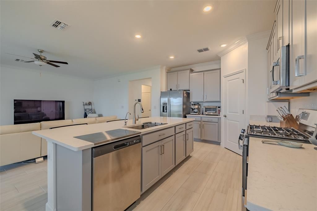 For Sale: $380,000 (2 beds, 2 baths, 1959 Square Feet)
