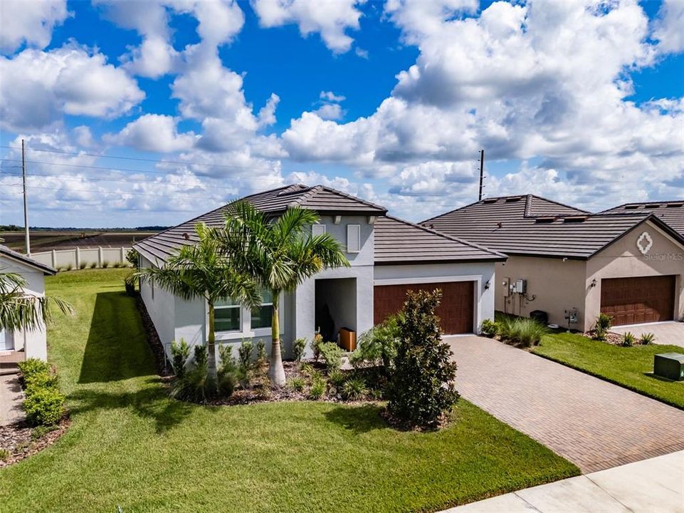 For Sale: $380,000 (2 beds, 2 baths, 1959 Square Feet)