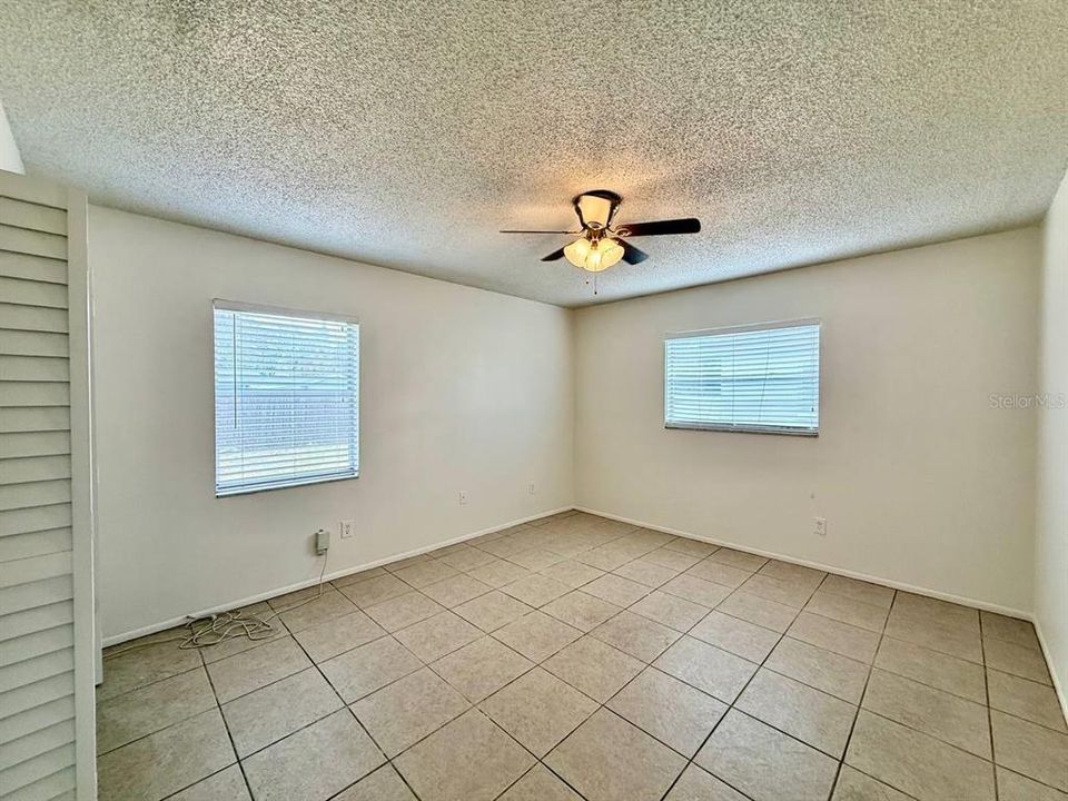 For Rent: $1,400 (2 beds, 1 baths, 864 Square Feet)