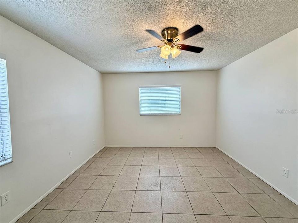 For Rent: $1,400 (2 beds, 1 baths, 864 Square Feet)