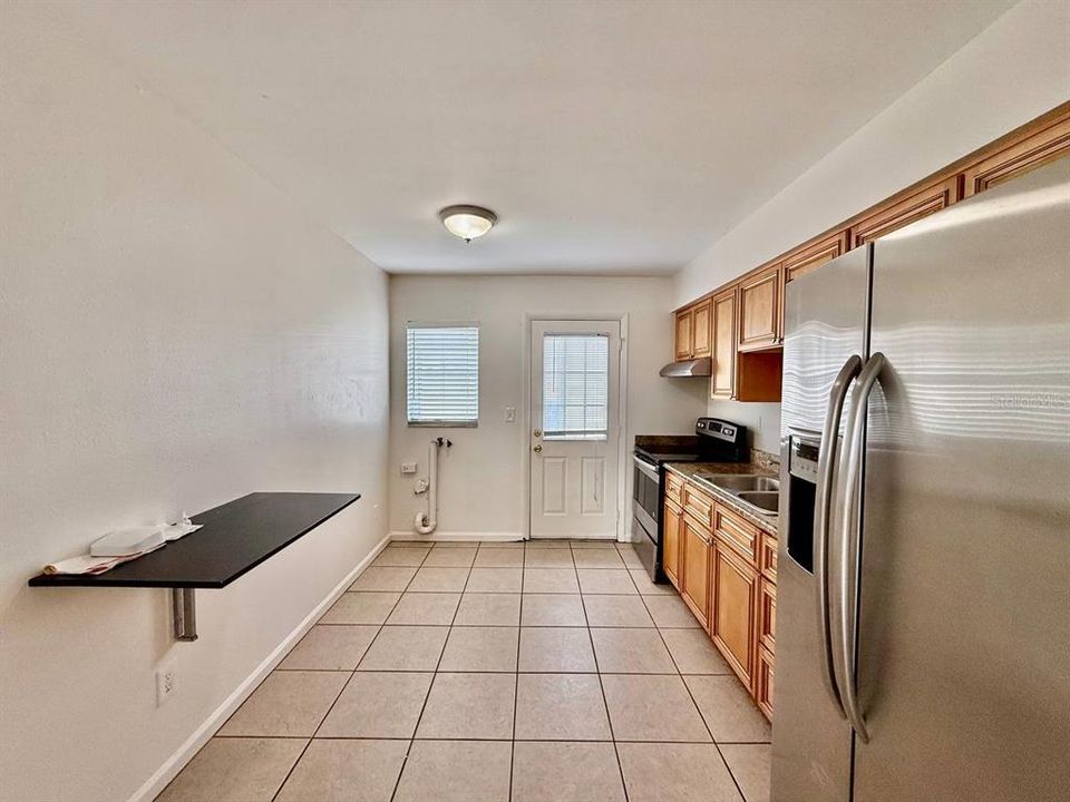 For Rent: $1,400 (2 beds, 1 baths, 864 Square Feet)