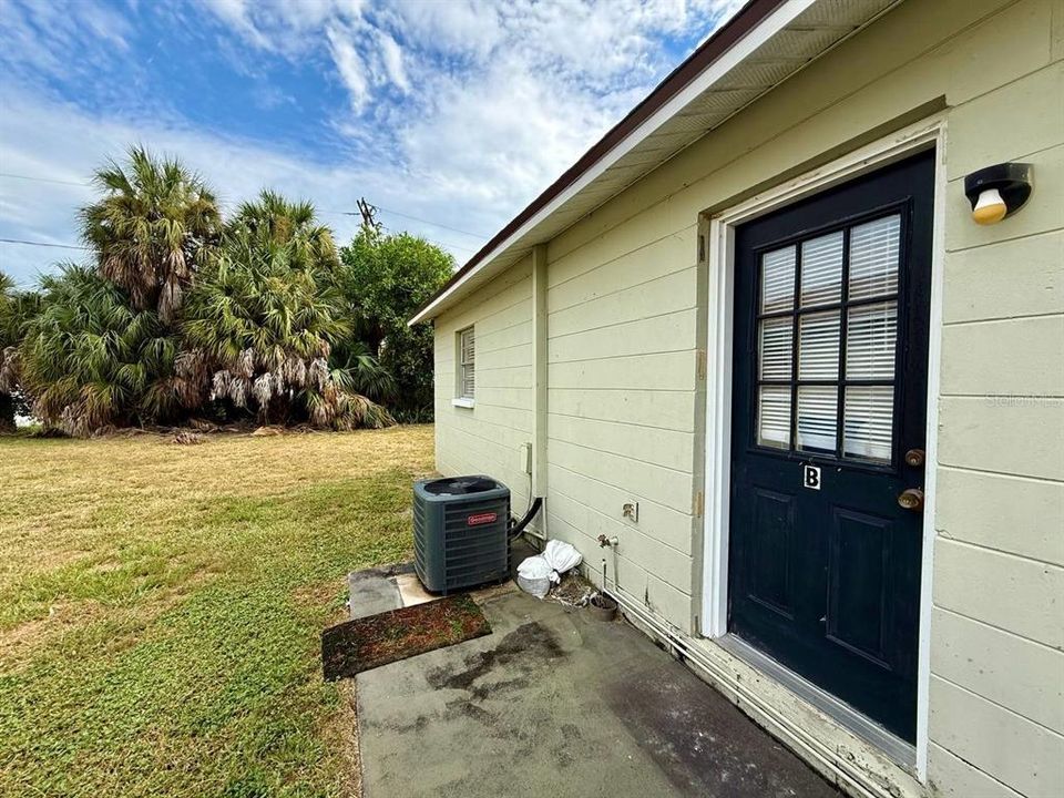 For Rent: $1,400 (2 beds, 1 baths, 864 Square Feet)
