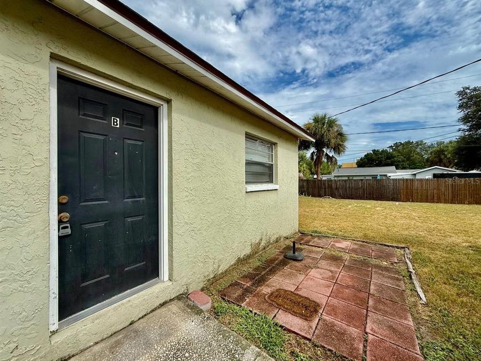 For Rent: $1,400 (2 beds, 1 baths, 864 Square Feet)